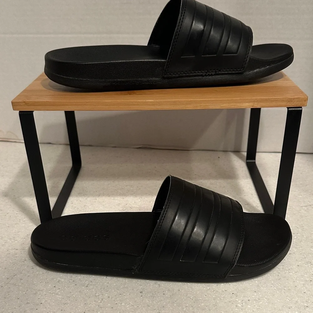 Adidas Core Black Adilette Slides Sandals. Men’s 8. Women’s 9.5. Comfy!
